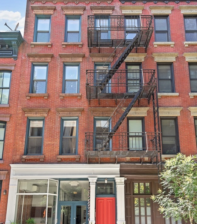 21 Downing St New York NY 10014